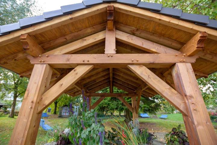 Charpente abri jardin en bois massif Guenviller
